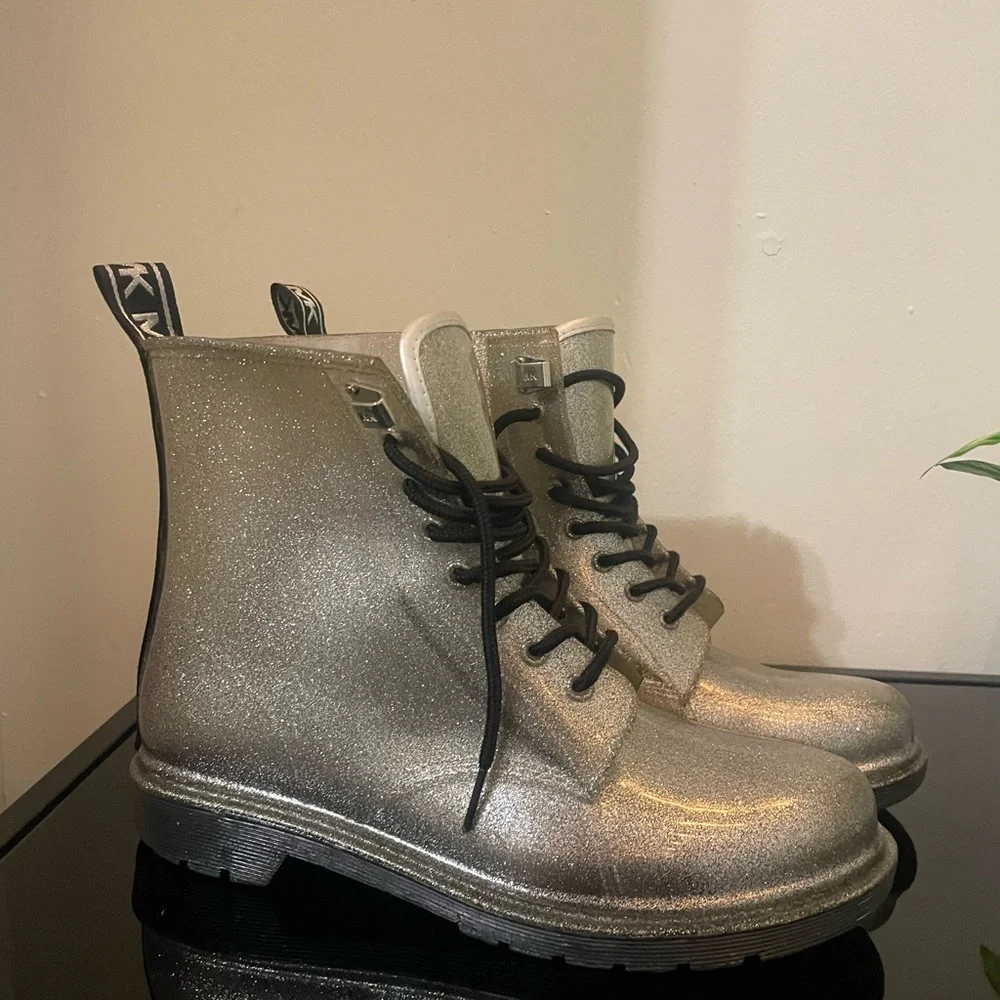 Michael Kors "Tavie" Silver Glitter Rain Booties Womens Sz.11 Worn Once - Picture 3 of 3